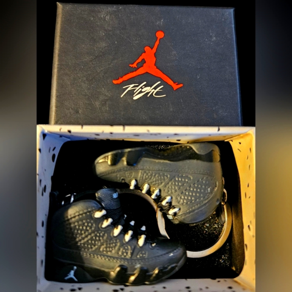 Set of 2 (1 Pair) Custom Nike Shoe Keychains with Nike Box